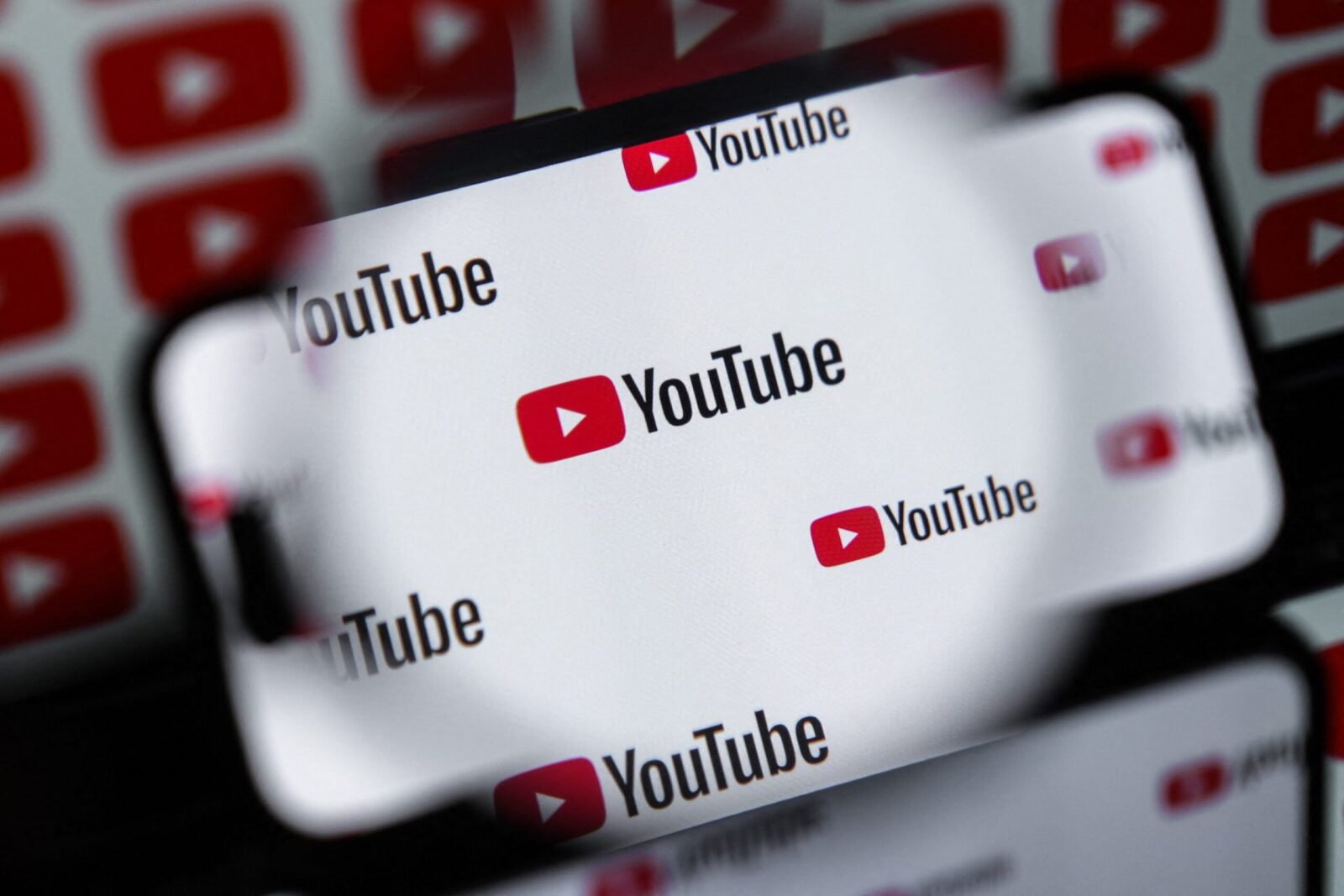 România și întreaga lume sunt martore la o transformare profundă a peisajului digital, odată cu avansul rapid al tehnologiei AI în conținutul online