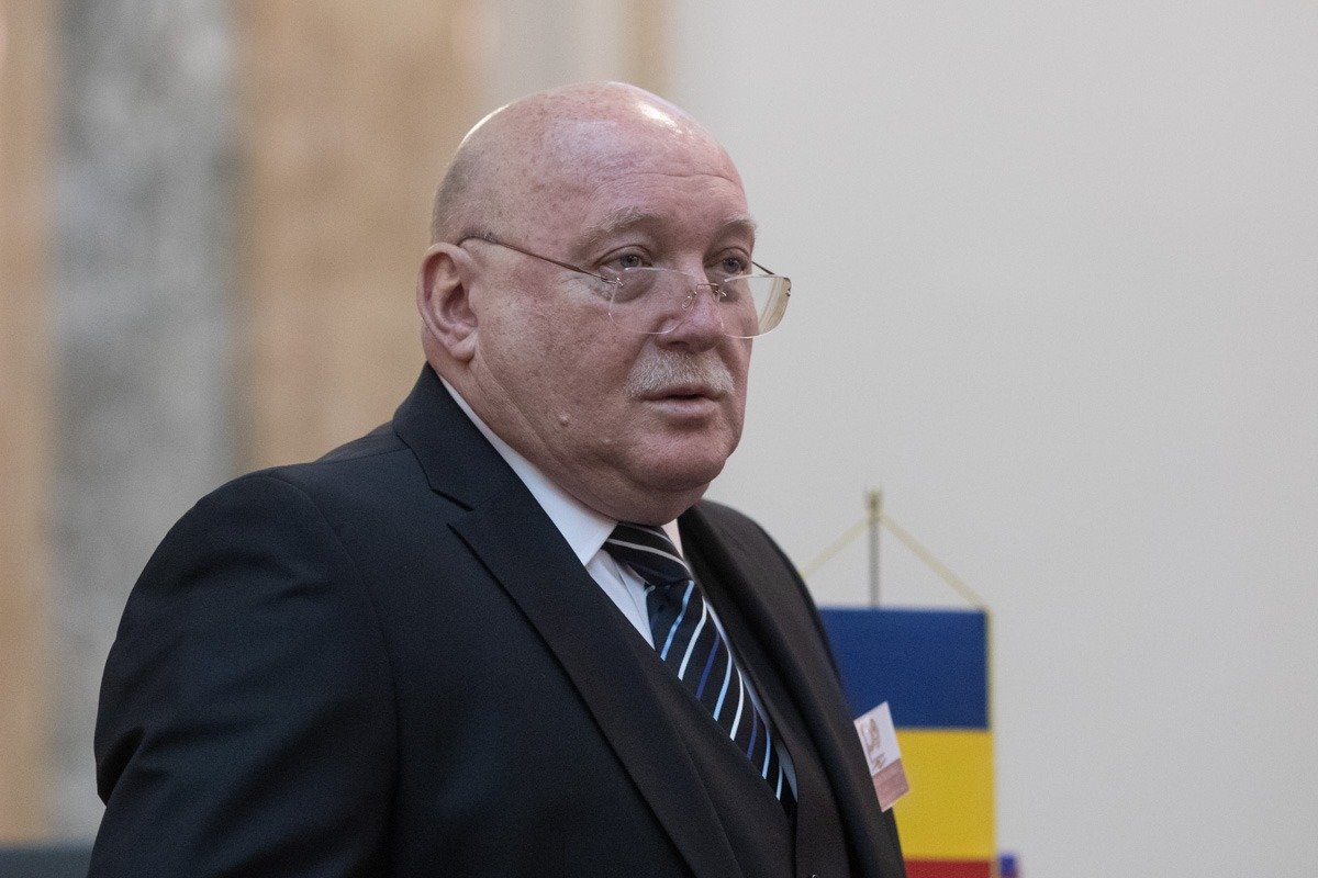 Criza de la Curtea Constituțională Ia un nou impuls, pe fondul tensiunilor interne și al manevrelor bizare ale unor judecători Situație tensionată în interiorul Curții Constituționale a României, după o săptămână marcată de scandaluri și decizii despre care se poate spune că au răscolit întreg mediul juridic și politic