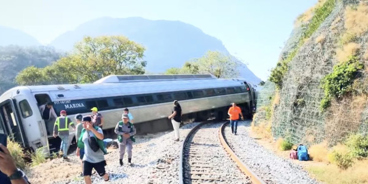 Tren-deraiat-in-Mexic-scaled.jpg - JurnalDirect