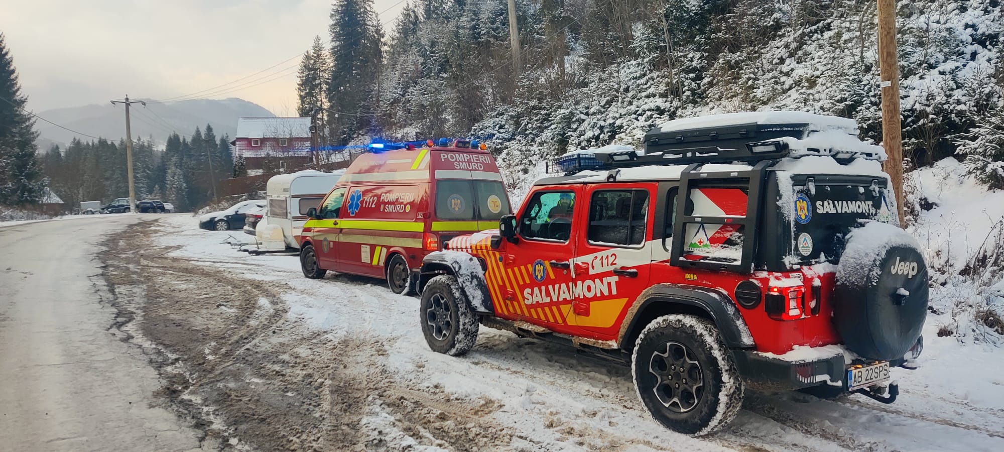 Doi turiști răniți după un accident cu ATV în Munții Apuseni, pe ultima zi a anului Într-o intervenție rapidă și bine coordonată, echipele de salvamont au intervenit, miercuri, în zona Galbena, din Munții Apuseni, pentru a acorda primul ajutor și a evacua doi turiști răniți, după ce ATV-ul cu care se deplasau s-a răsturnat