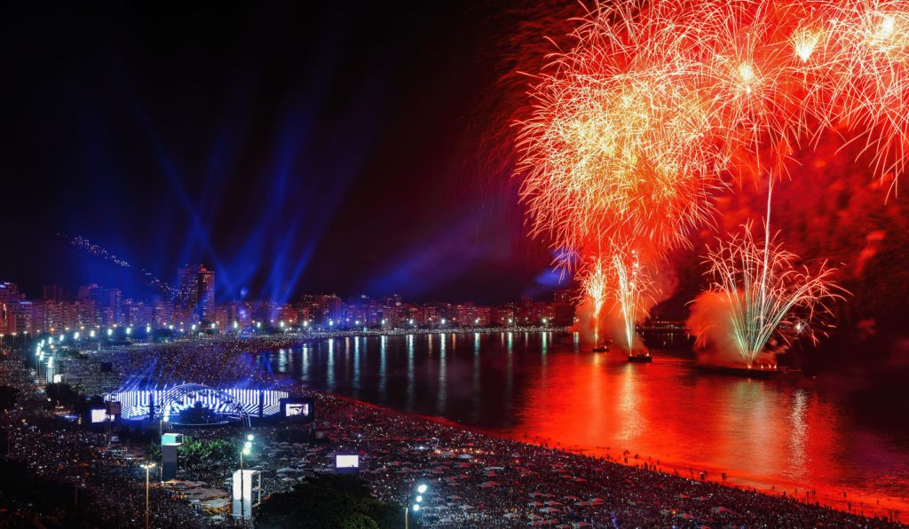 Revelionul de pe plaja Copacabana, cea mai mare petrecere de Anul Nou din lume