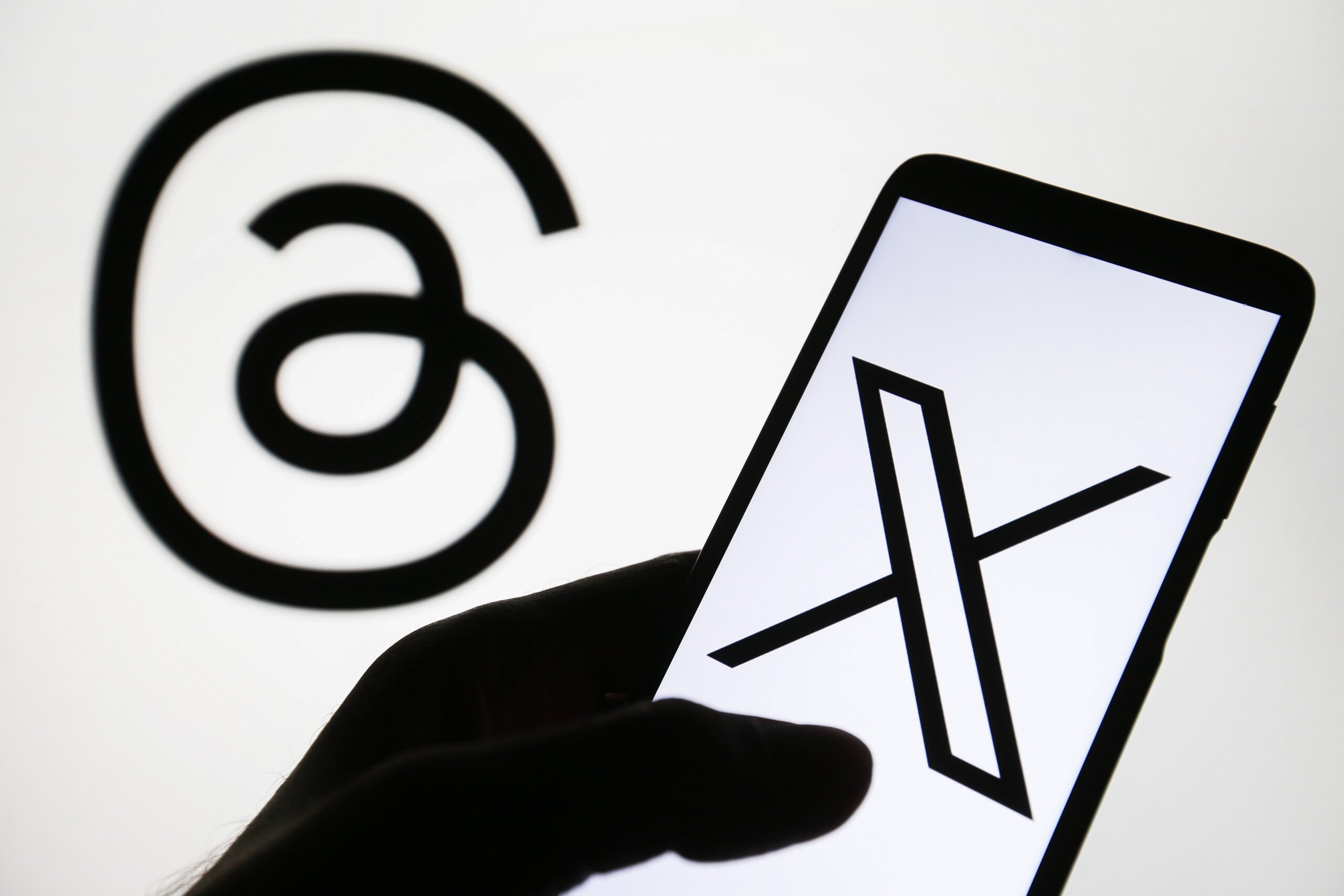 Threads depășește X pe mobil, dar rămâne în urmă pe web – evoluție semnificativă pentru Meta Câștigător neașteptat sau simplă consecință a strategiilor de marketing? În doar câteva luni de la lansare, platforma Threads, dezvoltată de Meta, reușește să atingă un număr impresionant de utilizatori activi zilnic pe dispozitive mobile, depășind pentru moment X, competitorul cu rădăcini în fostul Twitter