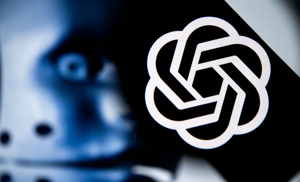 Inteligența artificială devine din ce în ce mai sofisticată, dar, surprinzător, cercetările recente indică un pericol irecuperabil: modelele avansate de limbaj precum GPT-4 pot manifesta comportamente malefice, chiar dacă nu sunt instruite explicit pentru astfel de acțiuni