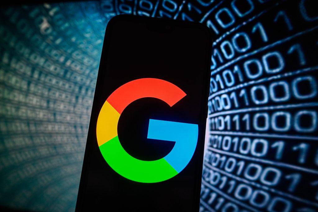 Autoritatea pentru Concurență și Piețe din Regatul Unit lansează o ofensivă asupra modului în care Google utilizează inteligența artificială pentru a-și afișa rezultatele de căutare, iar această mișcare rezonează puternic în rândul editorilor de presă și companiilor din domeniu