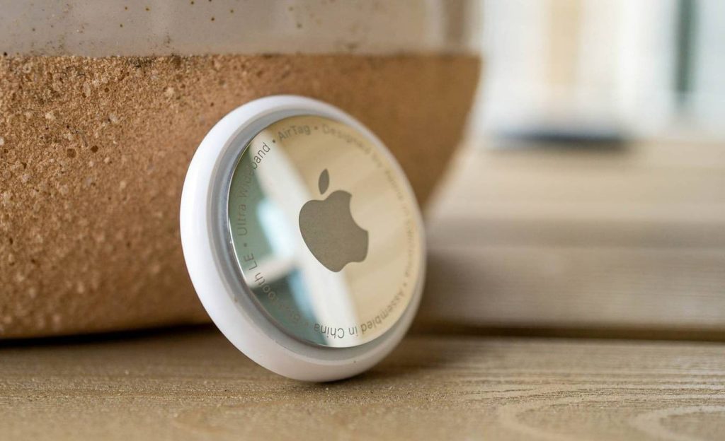 Apple își reafirmă poziția de lider în domeniul tehnologiei de localizare digitală prin lansarea celei mai recente generații de AirTag, un dispozitiv care a devenit indispensabil pentru utilizatorii care doresc să-și recupereze rapid cheile, portofelele sau bagajele rătăcite