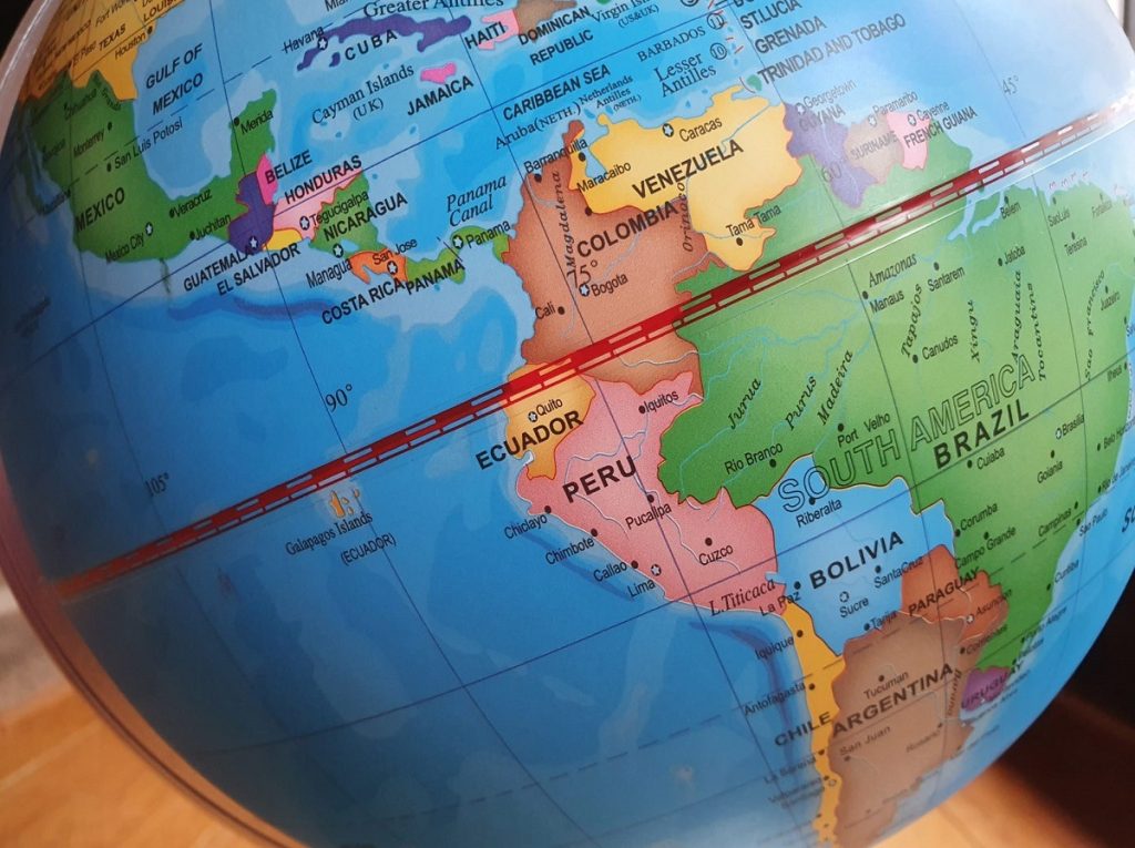 Autoritatea europeană pentru aviație, Agenția Uniunii Europene pentru Siguranța Aviației (EASA), a emis un avertisment pentru companiile aeriene, recomandându-le să evite survolul teritoriului Venezuelei