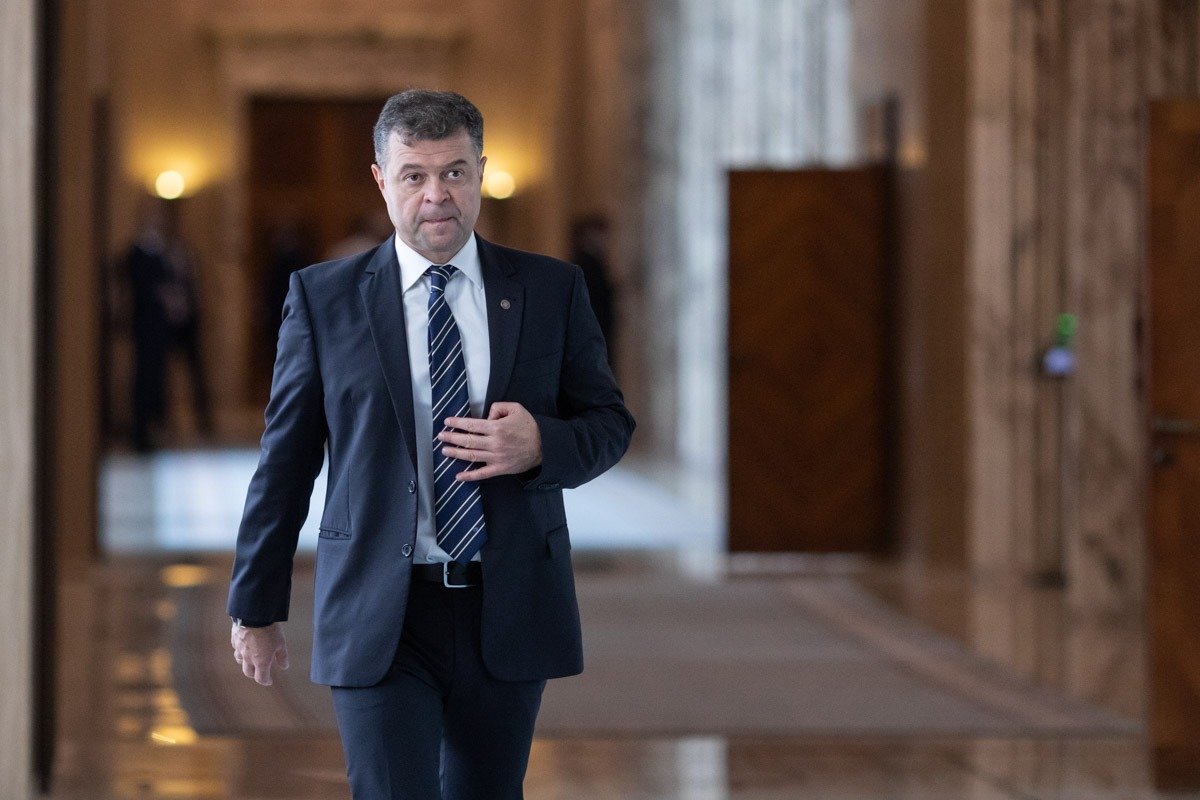 Ilie Bolojan anunță remanierea ministrului Educației: sugestii pentru înlocuire în primăvara anului viitor Premierul Ilie Bolojan a făcut un anunț important privind viitorul ministru al Educației, precizând că, după o analiză amănunțită la nivelul partidului, va propune în ianuarie un nou nume pentru această funcție crucială în guvernul României