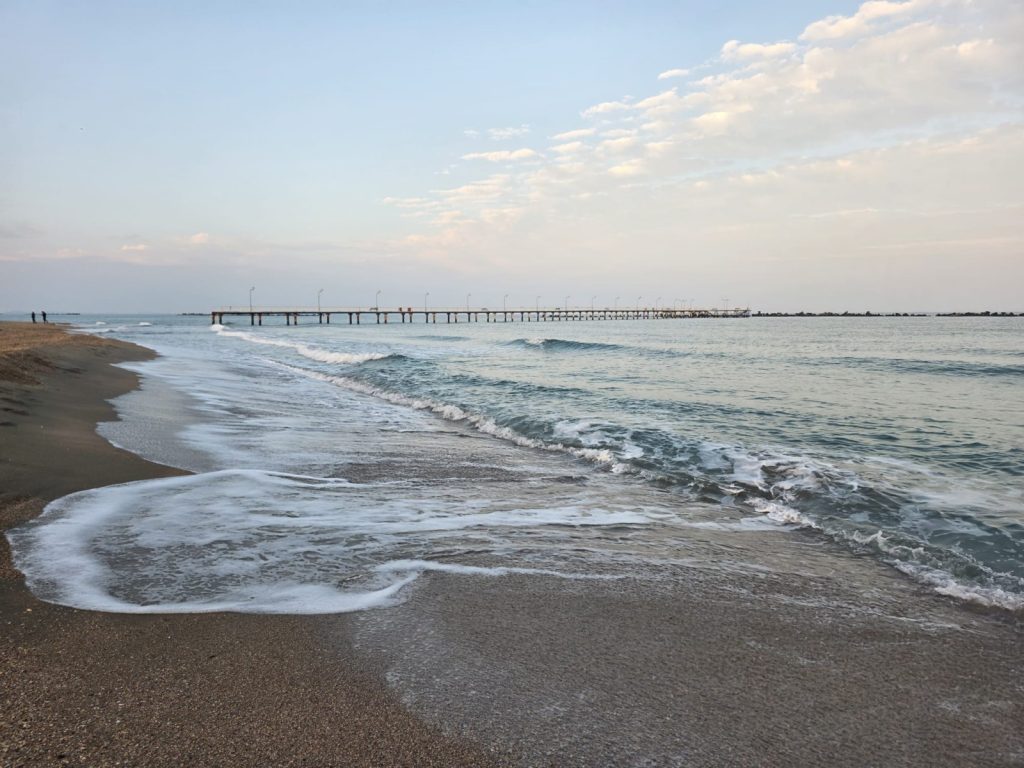 Curtea Constituțională a României (CCR) analizează zilele acestea sesizarea președintelui țării, Nicușor Dan, referitoare la modificările aduse legii privind utilizarea plajei Mării Negre