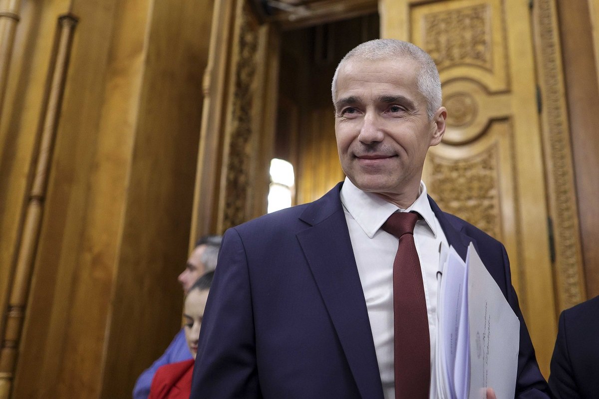 Ministrul Radu Marinescu recunoaște limitele resurselor pentru protecția deținuților care primesc permisii; evadarea de la Rahova ridică îngrijorări privind securitatea penitenciarelor Evadarea recentă a unui deținut de cetățenie turcă din Penitenciarul Rahova a scos în evidență vulnerabilitățile sistemului penitenciar din România, într-o perioadă în care autoritățile încearcă să găsească echilibrul între respectarea drepturilor deținuților și asigurarea siguranței publice