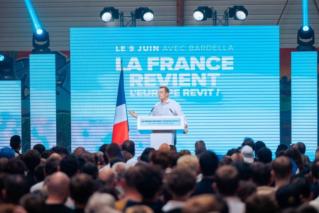 Liderul extremei drepte din Europa reacționează dur în fața amenințării lui Donald Trump privind Groenlanda Jordan Bardella, șeful partidului francez Rassemblement National (RN) și lider al grupului „Patrioți pentru Europa” din Parlamentul European, a lansat un apel ferm împotriva oricărei tentative de supunere în fața declarațiilor președintelui american Donald Trump privind Groenlanda