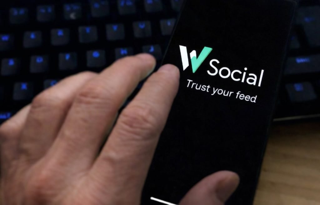 Europa pune din nou pe masă o discuție care a tot revenit în ultimii ani: crearea unei platforme sociale europene, cu reguli stricte și control direct asupra conținutului