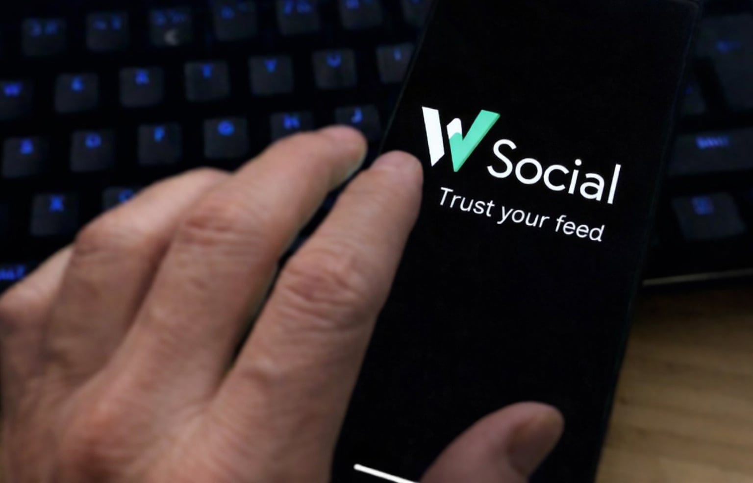 Europa pune din nou pe masă o discuție care a tot revenit în ultimii ani: crearea unei platforme sociale europene, cu reguli stricte și control direct asupra conținutului