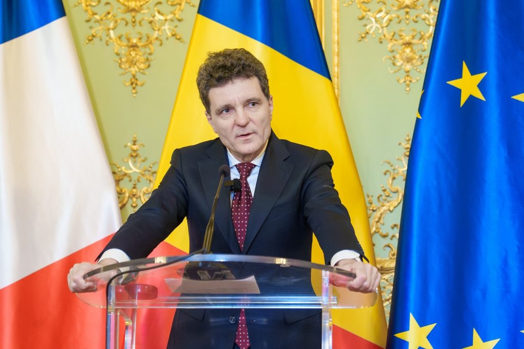 Nicușor Dan, decorat la Focșani de 160 de ani ai Colegiului „Unirea”