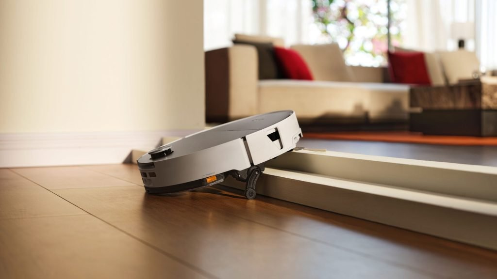 Roborock revoluționează curățenia în casele cu etaje, aducând soluții pentru obstacolele cele mai dificile Roborock lansează la CES 2026 o inovație care poate schimba modul în care percepem robotii de curățenie pentru casele cu mai multe niveluri, propunând o soluție cu adevărat revoluționară: Saros Rover
