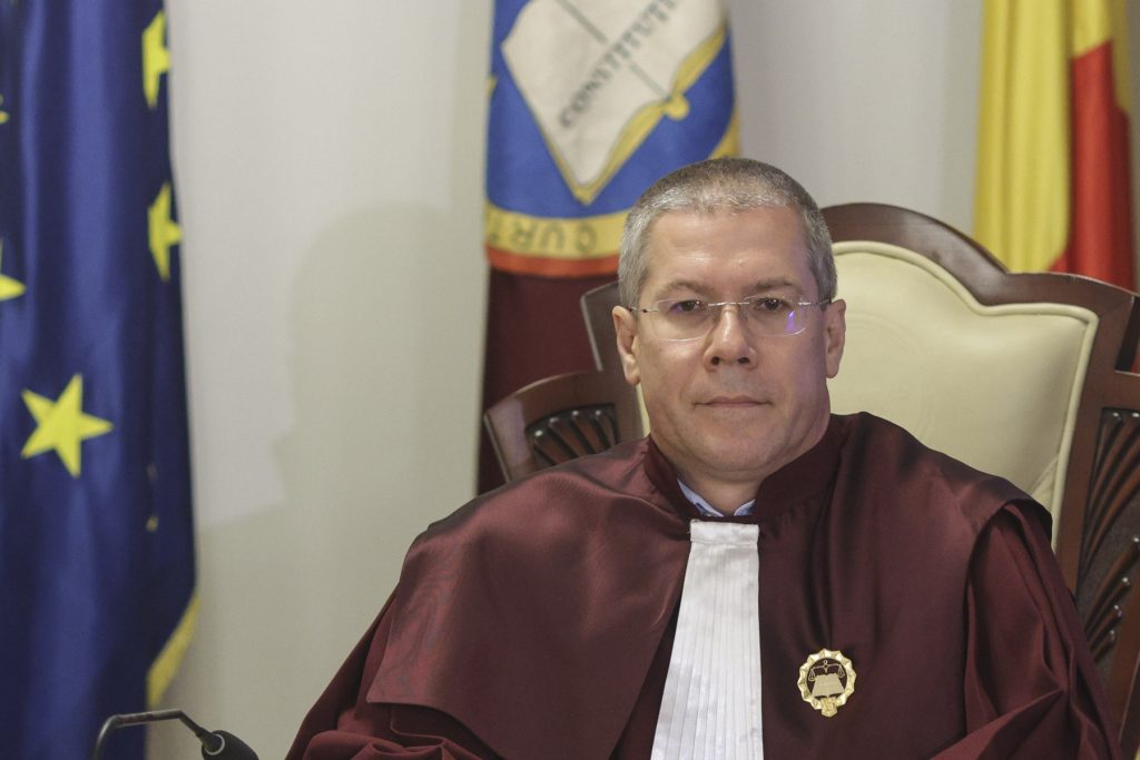 Universitatea Babeș-Bolyai reacționează ferm la acuzațiile aduse judecătorului CCR Dacian Dragoș, acuzând că aceste atacuri vizează destabilizarea instituției și că acestea sunt „vădit neîntemeiate”