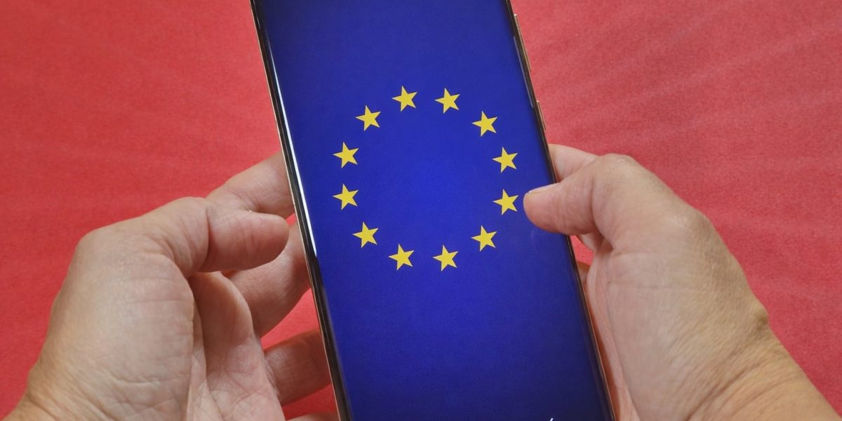 Telefoane-mobile-update-android-lege-UE.jpg - JurnalDirect