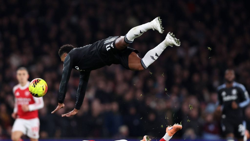 Aston Villa versus Nottingham Forest, meci live pe VOYO, cu Ozzy Osbourne la intrare.