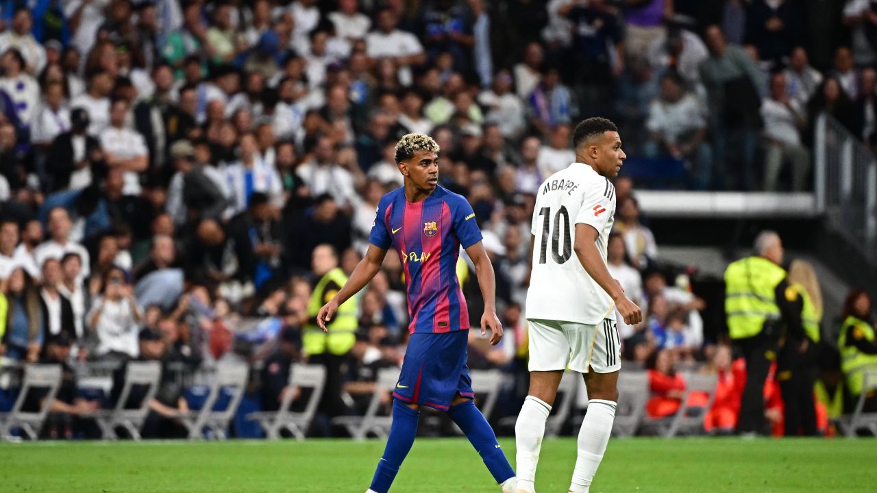 Barcelona și Real Madrid se confruntă din nou! Meciul anului în La Liga, în direct pe Sport.ro! Astăzi, de la ora 21:00, pasionații fotbalului au ocazia să asiste la unul dintre cele mai așteptate meciuri ale sezonului, disputa dintre FC Barcelona și Real Madrid