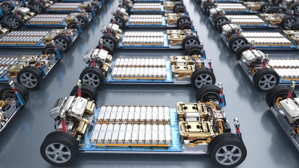 Cel mai mare producător mondial de baterii pentru autovehicule electrice, CATL, face un pas important către schimbarea paradigmei în tehnologia bateriilor: planifică introducerea pe scară largă a bateriilor sodium-ion începând cu 2026