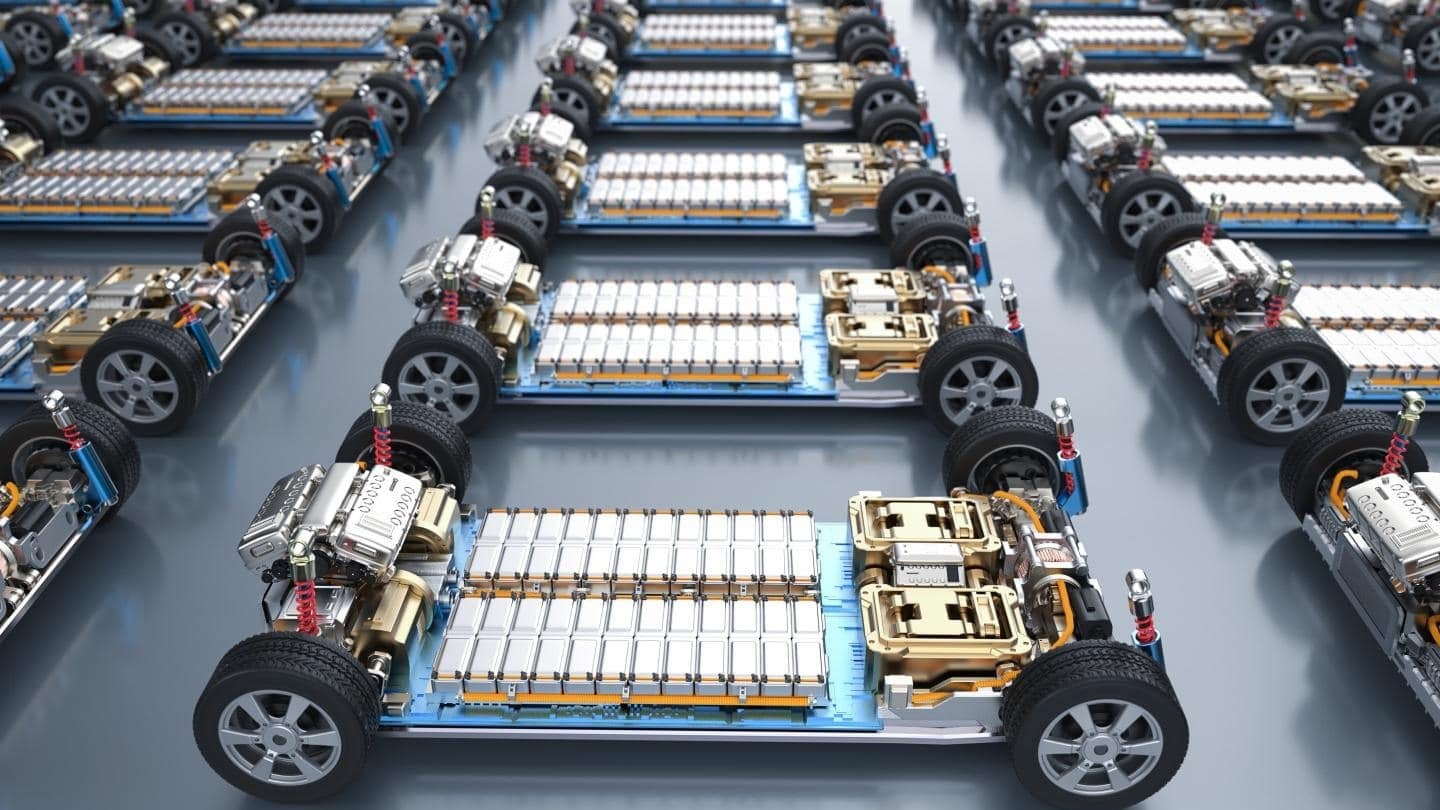 Cel mai mare producător mondial de baterii pentru autovehicule electrice, CATL, face un pas important către schimbarea paradigmei în tehnologia bateriilor: planifică introducerea pe scară largă a bateriilor sodium-ion începând cu 2026