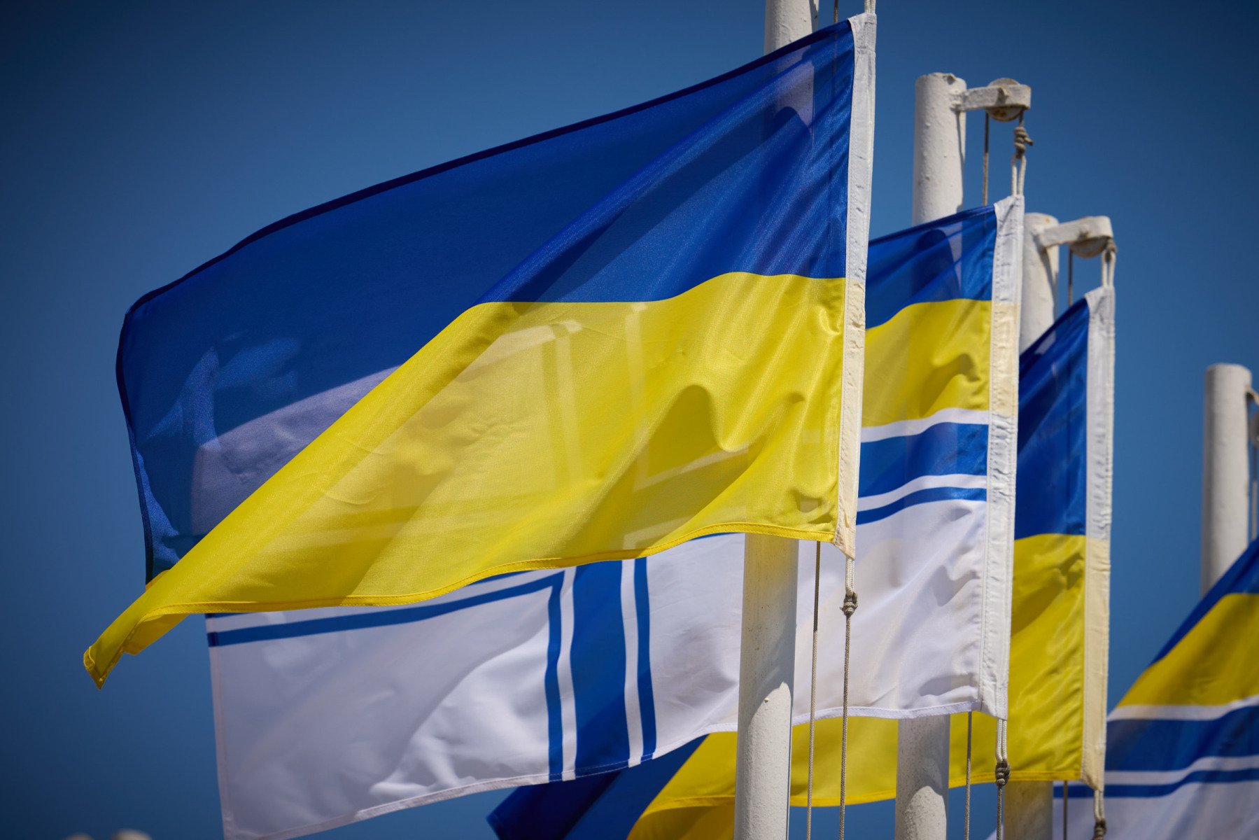 Consilierii europeni pentru securitate națională, la Kiev, într-un pas important pentru coordonarea răspunsului european la criza din Ucraina Luni, Ucraina a primit o delegație de înalt nivel din partea Uniunii Europene, formată din consilieri ai securității naționale, într-o vizită cu semnificație strategică în contextul deteriorării continue a situației de securitate în regiune