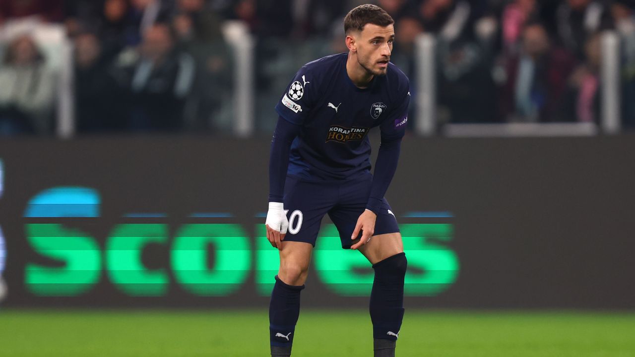 Vlad Dragomir, titular pentru Chelsea în meciul cu Pafos; Barcelona și Liverpool, spectacol în Champions League