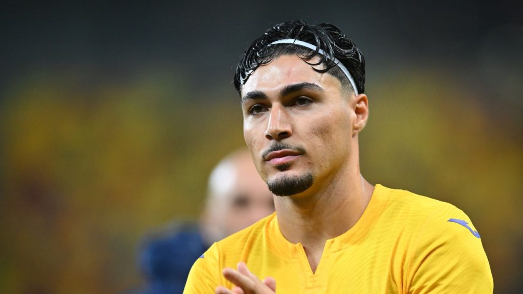 Noul internațional român a semnat la aniversarea sa.