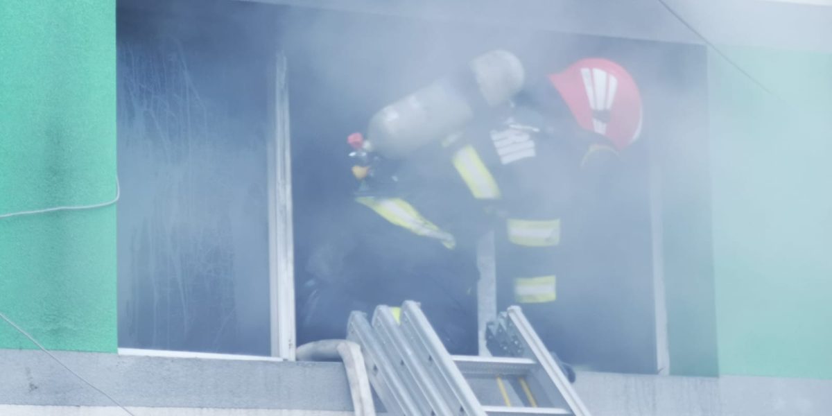 pompier-spital-constanta-incendiu.jpeg - JurnalDirect