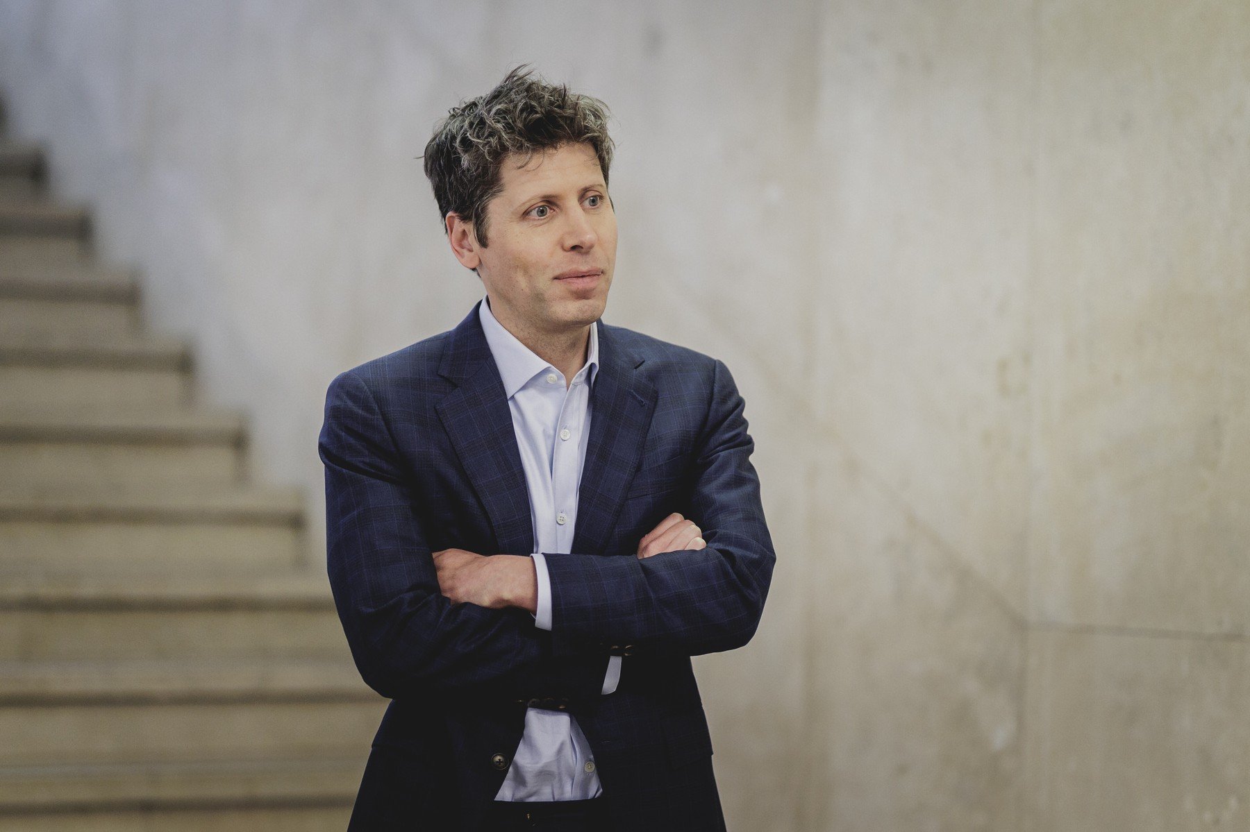 Sam Altman, CEO-ul OpenAI, explorează soluții neconvenționale pentru impactul tot mai mare al inteligenței artificiale asupra mediului, având în vizor posibilitatea de a amplifica infrastructura de centre de date în spațiu