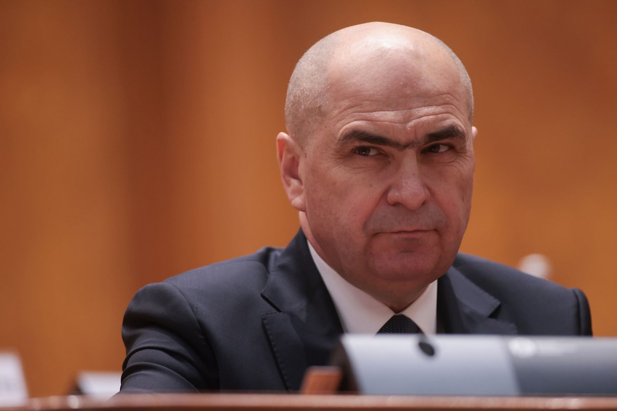 Premierul Ilie Bolojan a intervenit, luni, în plenul Senatului pentru a respinge acuzațiile legate de acordul Uniunea Europeană – Mercosur, două zile după ce o moțiune simplă depusă de partide extremiste a fost dezbătută în forul legislativ