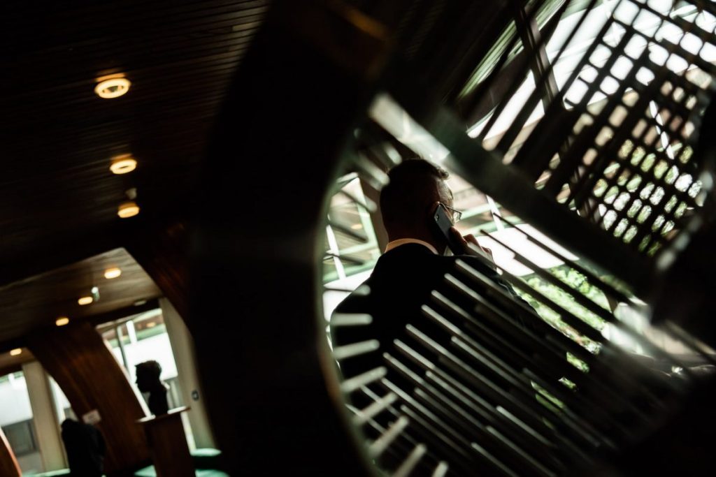 Doi foști oficiali de rang înalt din serviciile de informații ale Poloniei, fost șef al Agenției de securitate internă (ABW) și fost șef al Serviciului de contraspionaj militar (SKW), au fost inculpați pentru utilizarea programului de spionaj Pegasus, o descoperire care a stârnit deja valuri în mediul securității naționale și în arena diplomatică