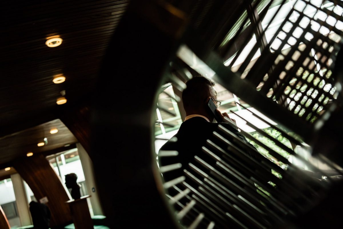 Doi foști oficiali de rang înalt din serviciile de informații ale Poloniei, fost șef al Agenției de securitate internă (ABW) și fost șef al Serviciului de contraspionaj militar (SKW), au fost inculpați pentru utilizarea programului de spionaj Pegasus, o descoperire care a stârnit deja valuri în mediul securității naționale și în arena diplomatică