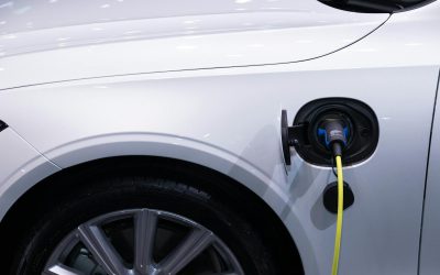 Hibridele plug-in, considerate ani la rând un punct de echilibru între mașinile cu motor termic clasic și cele electrice pure, nu mai reprezintă soluția ideală pe piața auto actuală, conform celor mai recente studii