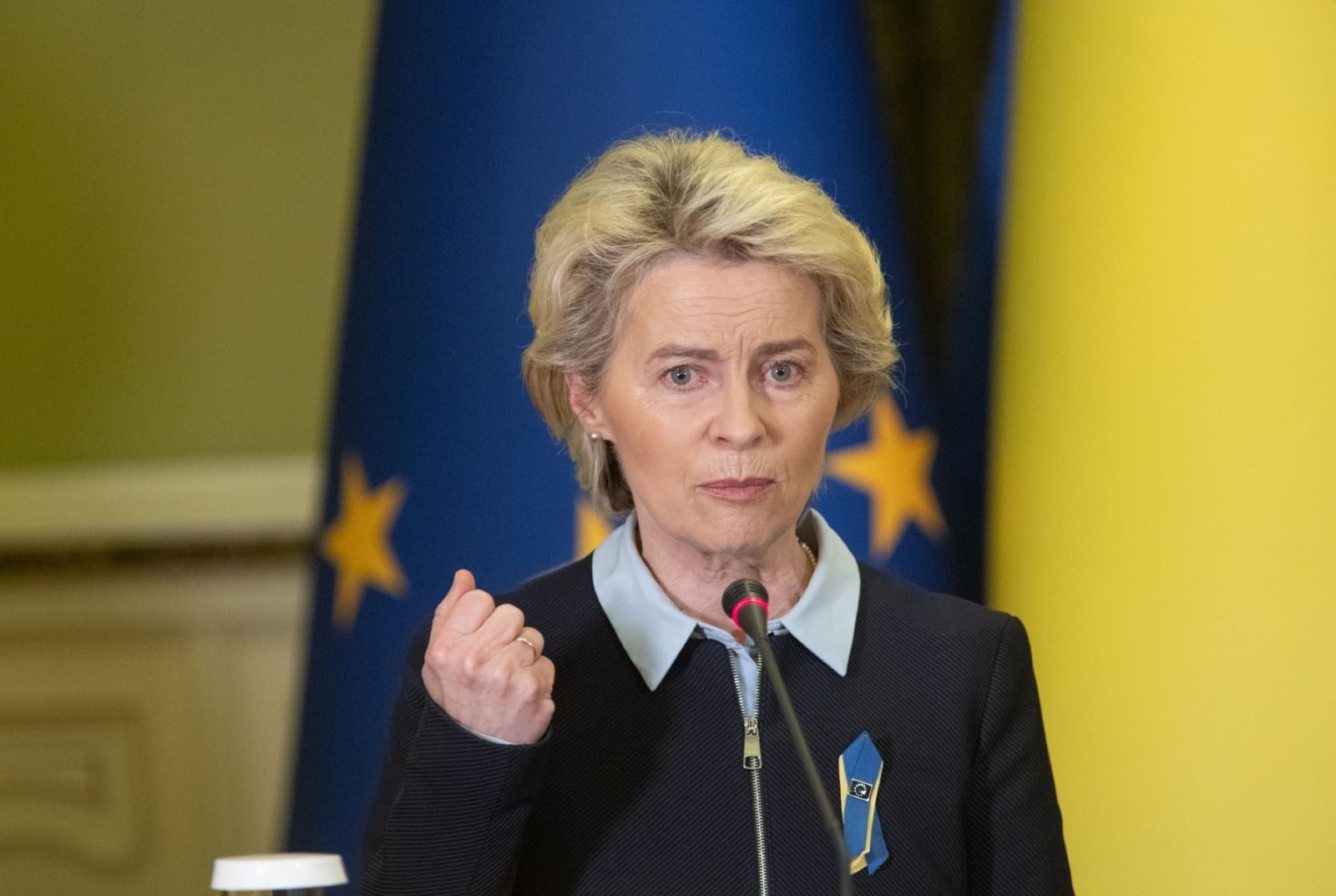 Ursula von der Leyen solicită Uniunii Europene să își consolideze piața unică pentru a face față competiției globale Președinta Comisiei Europene a trimis luni un semnal ferm liderilor naționali ai statelor membre, cerând consolidarea pieței unice și reducerea birocrației pentru a face față provocărilor din ce în ce mai dure ale economiei globale