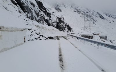 Vremea se răcește brusc în România, anunță meteorologii: ploi torențiale, vânt puternic și ninsori în munți până joi dimineața O avertizare meteo de ultimă oră anunță că începând de marți și până joi dimineața, România va fi cuprinsă de fenomene meteo accentuate