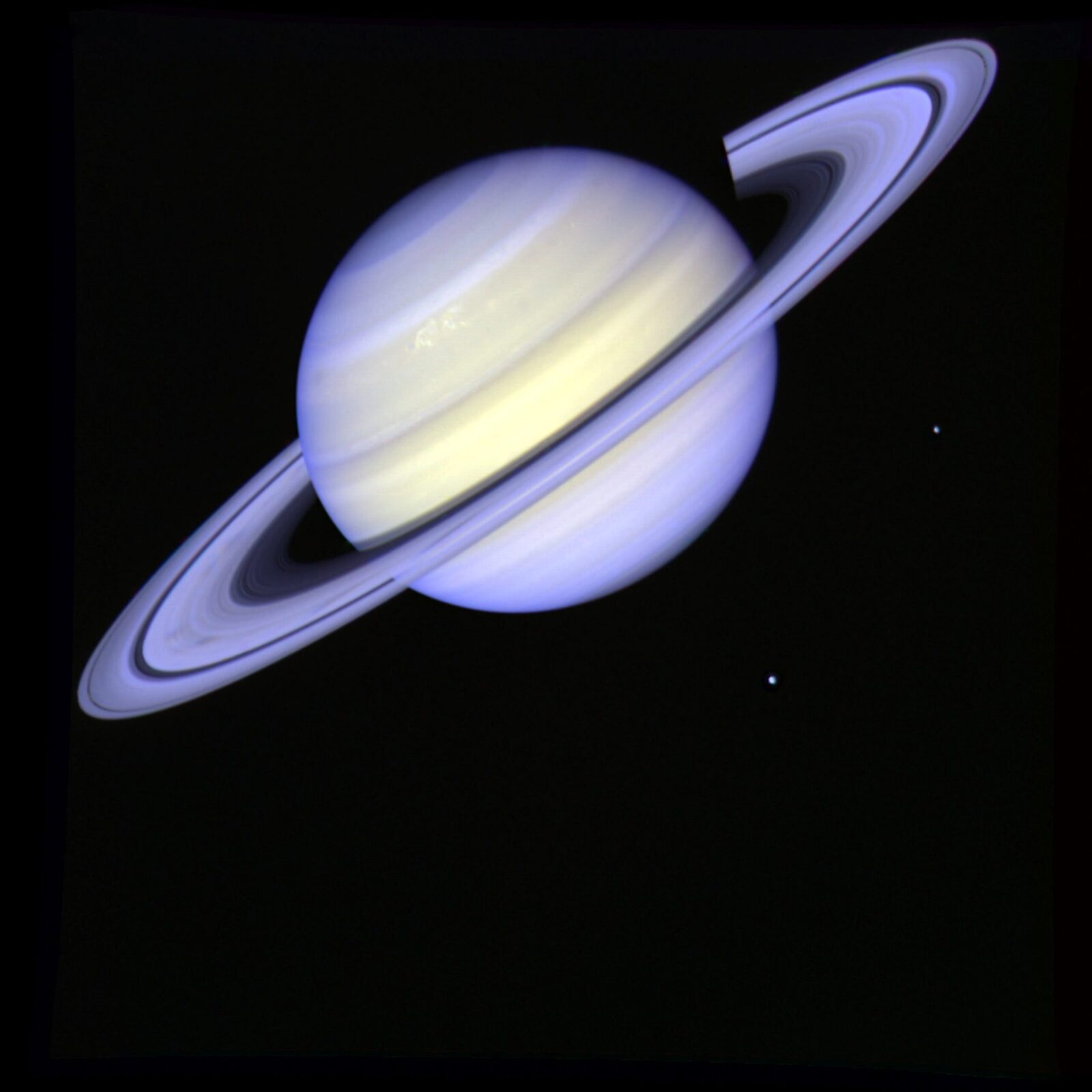 Titan, satelitul uriaș al lui Saturn, ar fi putut fi născut dintr-un impact devastator care a schimbat cursul întregului sistem saturnian Saturn, a șasea planeta de la Soare, ascunde câteva dintre cele mai fascinante enigme ale sistemului nostru solar