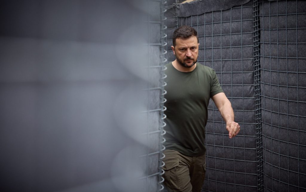 Ucraina pregătește o nouă bătălie diplomatică: Zelenski anunță negocieri imediate cu Rusia și SUA pentru remodularea viitorului teritorial Președintele Ucrainei, Volodimir Zelenski, a dat vestea mult așteptată într-un moment de tensiune maximă în regiunea de Nord-Est a Europei: următoarea rundă de discuții între Kiev, Moscova și Washington va avea loc încă din săptămâna viitoare, mai precis marți sau miercuri