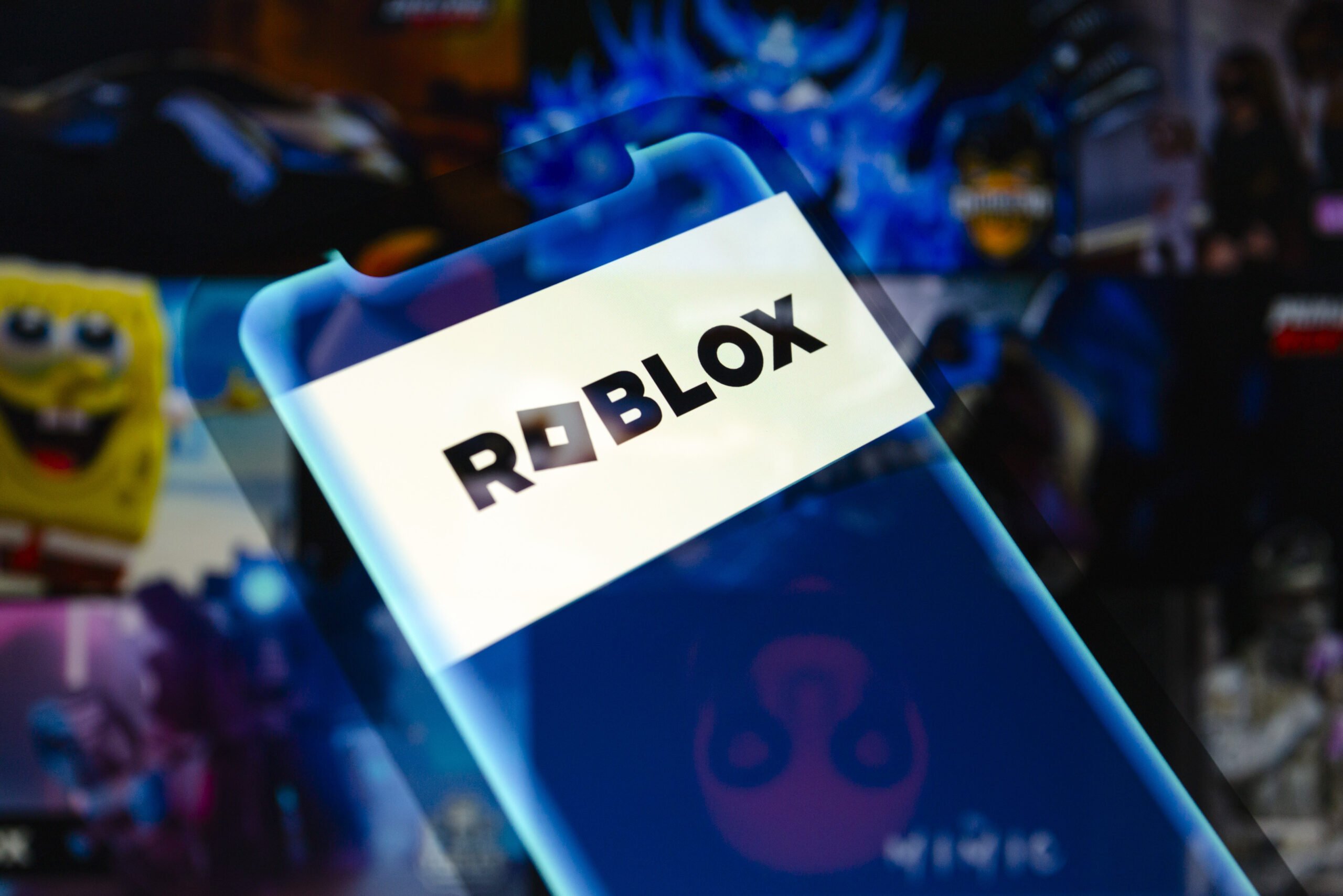 Platforma de jocuri online Roblox sub acuzare pentru siguranța minorilor: procesul din Los Angeles scoate la iveală probleme grave Roblox, una dintre cele mai populare platforme de jocuri online pentru tineri, se află din nou în centrul unui scandal de amploare, după ce comitatul Los Angeles a intentat joi, 19 februarie, un proces împotriva companiei