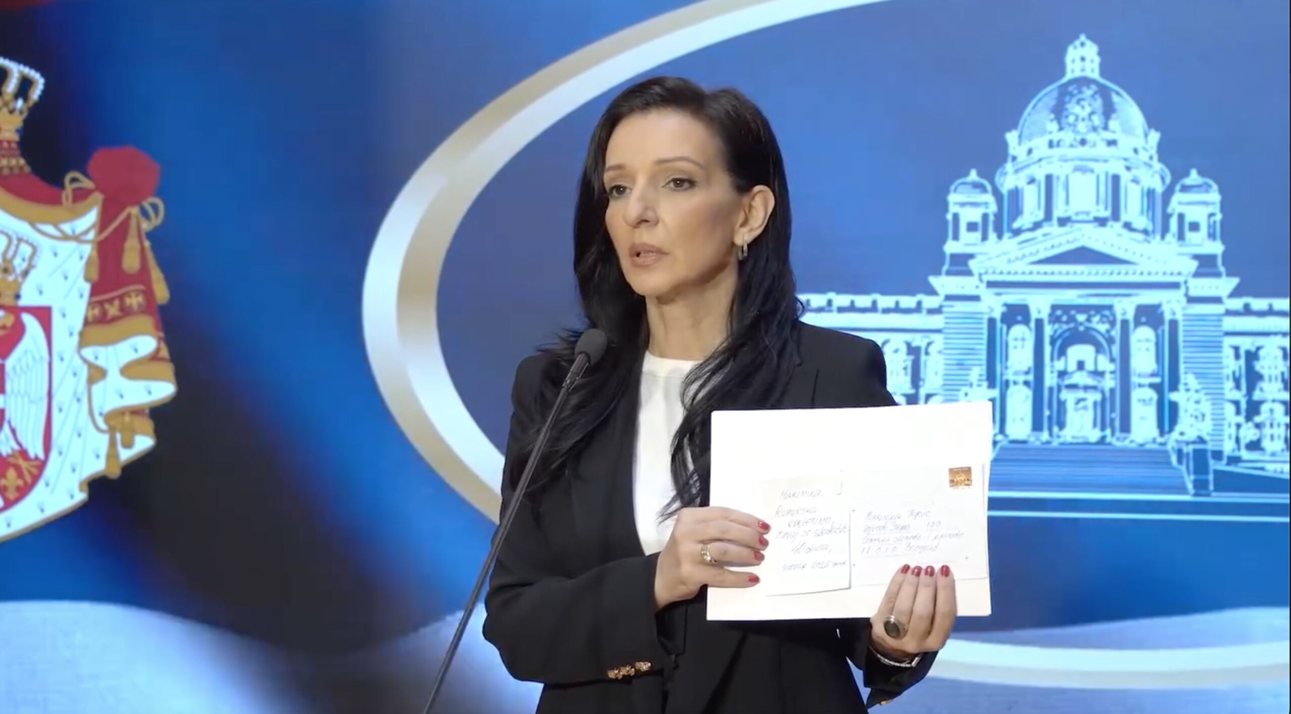 Deputata sârbă de opoziție, Marinika Tepic, avertizată cu crime pentru declarațiile sale împotriva autorităților naționale Tensiunile politice din Serbia capătă o turnură îngrijorătoare, după ce deputata Marinika Tepic, de origine română, a raportat că a fost ținta unor amenințări cu moartea