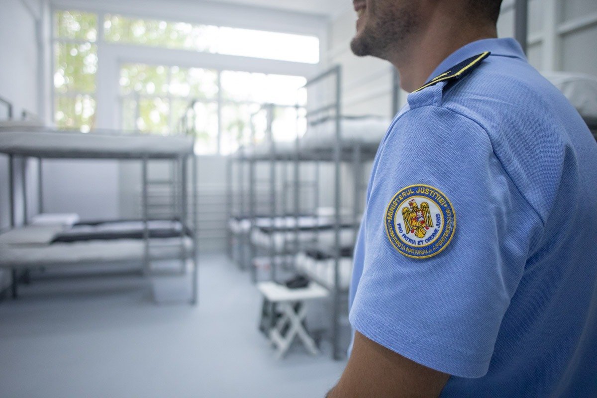 Federația Sindicatelor din Administrația Națională a Penitenciarelor (FSANP) a emis o reacție vehementă în urma declarațiilor politice privind eliminarea normei de hrană pentru polițiști, militari și angajații penitenciarelor, un subiect sensibil ce a readus în discuție condițiile de muncă și drepturile salariaților din sistemul de ordine publică și justiție
