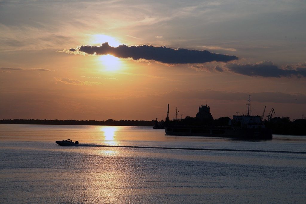 Alertă la granița dintre România și Ucraina: populația din nordul județului Tulcea, avertizată despre riscuri de securitate Miercuri după-amiază, județul Tulcea a fost surprins de o situație inedită care părea să indice o escaladare a tensiunilor din regiune