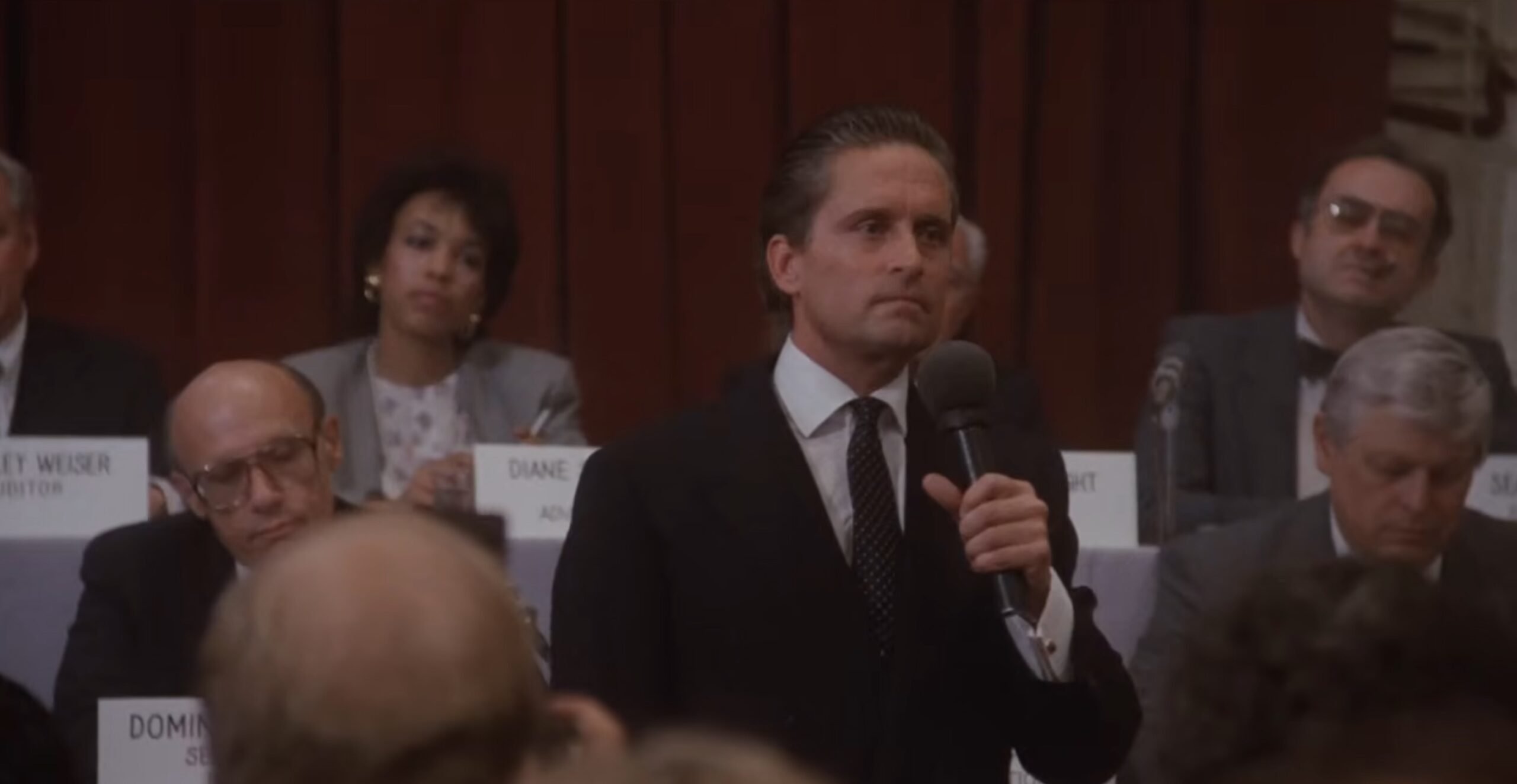 Michael Douglas dezvăluie criticile dure ale lui Oliver Stone pentru interpretarea sa din „Wall Street” Festivalul de Film Clasic TCM din New York a fost martorul unei dezvăluiri neașteptate din partea unuia dintre cei mai consacrați actori ai Hollywood-ului modern
