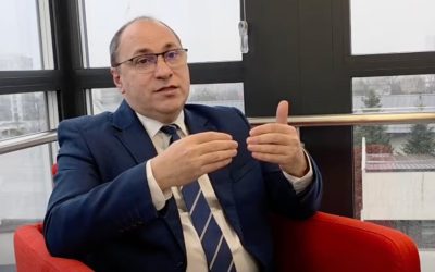 Rectorul Universității din Suceava, Mihai Dimian, lasă loc de interpretări în privința apartenenței politice a profesorilor Un incident recent în mediul academic românesc a ridicat semne de întrebare privind poziția rectorului Universității din Suceava, Mihai Dimian, în contextul discuțiilor despre implicarea cadrelor didactice în viața politică