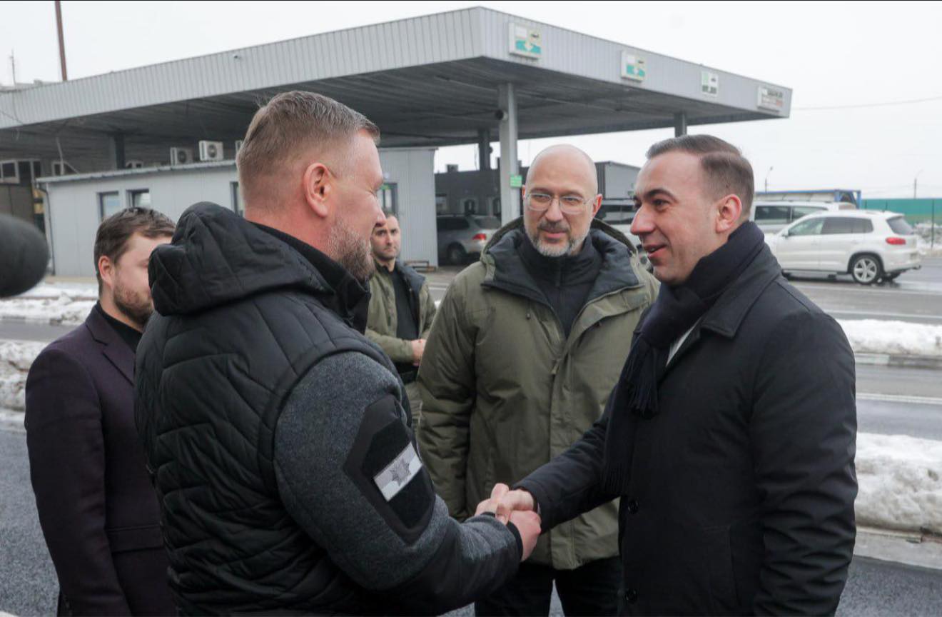 Ministrul Energiei, Bogdan Ivan, a efectuat sâmbătă o vizită inedită la frontiera cu Ucraina, reafirmând angajamentul României de a menține relații de colaborare și solidaritate cu partenerii săi de la Est