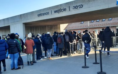Muzeul Auschwitz încheie vânzarea directă de bilete, o decizie care marchează o schimbare importantă în modul în care vizitatorii pot accesa unul dintre cele mai emblematice și sensibile locuri memoriale din Polonia