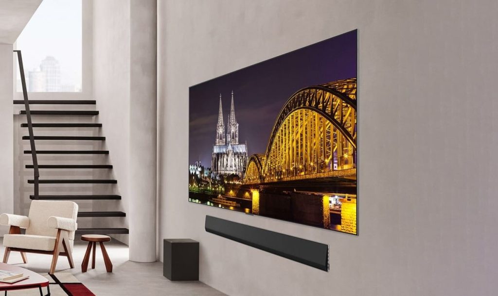 De ce televizoarele OLED continuă să fie costisitoare, chiar și după reduceri semnificative sau variații de preț? Răspunsul constă în complexitatea tehnologică a producției și în provocările majore pe care le implică fabricarea unor ecrane de calitate superioară la scară largă