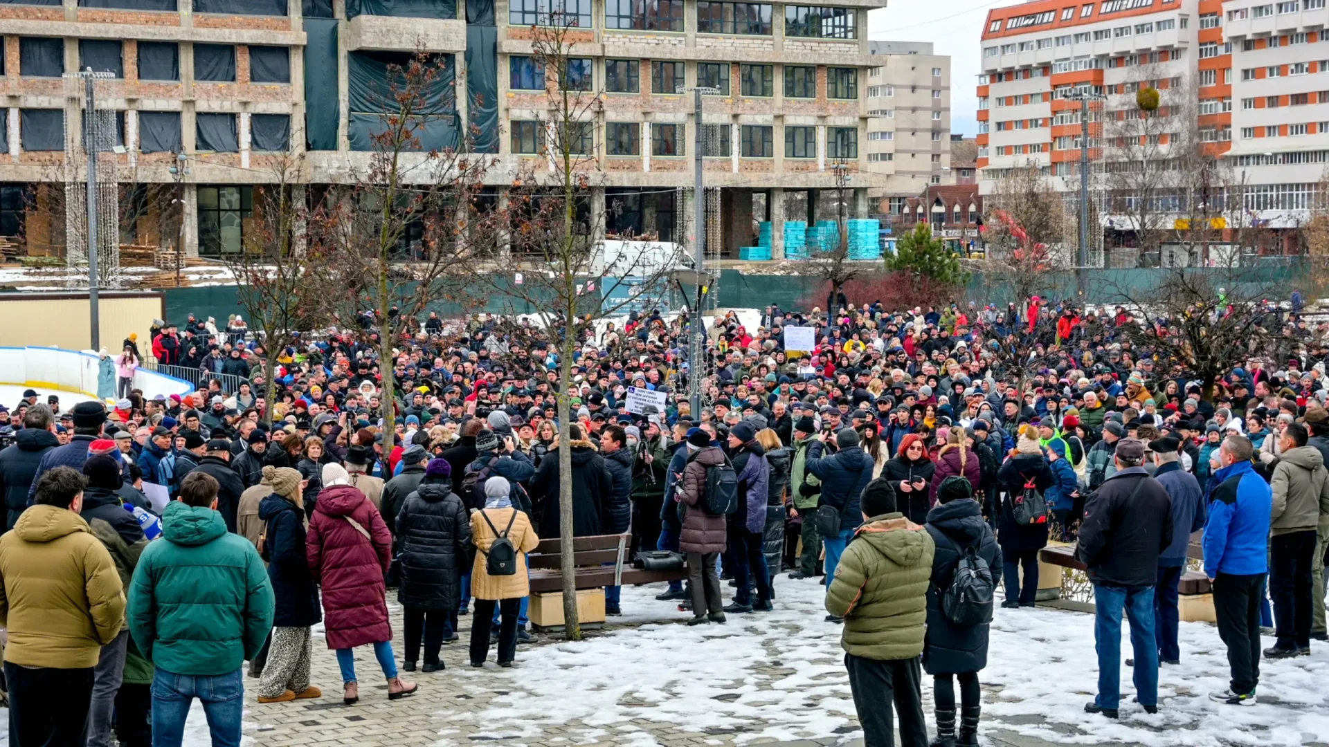 Protest la Gheorgheni împotriva creșterii taxelor și UDMR