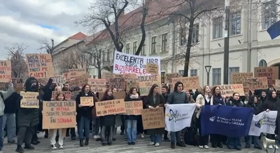 Studenții UBB Cluj protestează după majorarea taxelor cu până la 120%