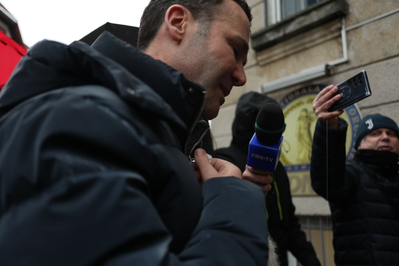 Primarul Sectorului 3, Robert Negoiță, a intrat în vizorul procurorilor DNA într-un dosar de corupție, fiind plasat sub control judiciar cu o cauțiune uriașă de 800.000 de lei