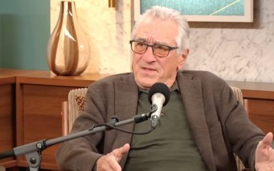 Actorul Robert De Niro, unul dintre cei mai cunoscuți și respectați actori din lumea cinematografiei mondiale, a făcut recent o declarație emoționantă despre situația politică din Statele Unite în timpul unei apariții în podcastul „The Best People With Nicole Wallace”